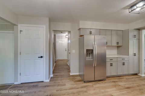 Tiny photo for 2014 Inglewood Road, Holland, OH 43528 (MLS # 10000460)