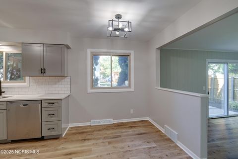 Tiny photo for 2014 Inglewood Road, Holland, OH 43528 (MLS # 10000460)