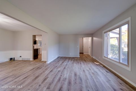 Tiny photo for 2014 Inglewood Road, Holland, OH 43528 (MLS # 10000460)