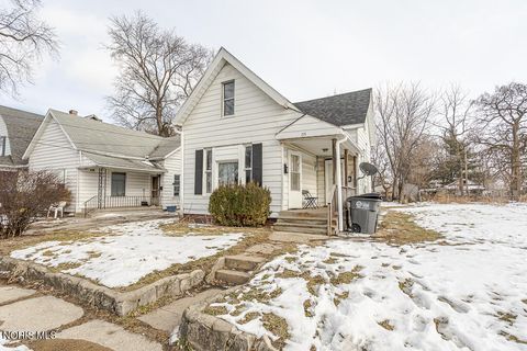 Photo of 115 Lake Shore Avenue, Toledo, OH 43609 (MLS # 10004120)