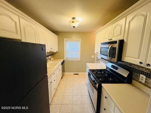 Tiny photo for 2819 117th Street, Toledo, OH 43611 (MLS # 10000484)
