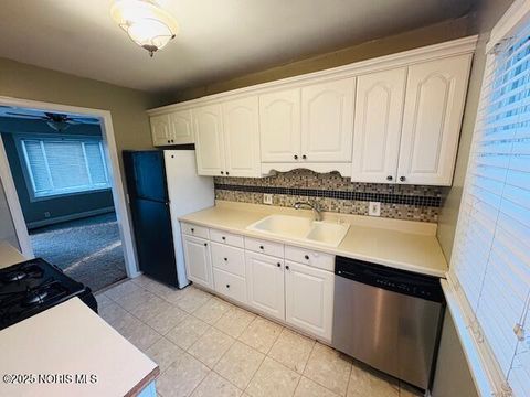 Tiny photo for 2819 117th Street, Toledo, OH 43611 (MLS # 10000484)