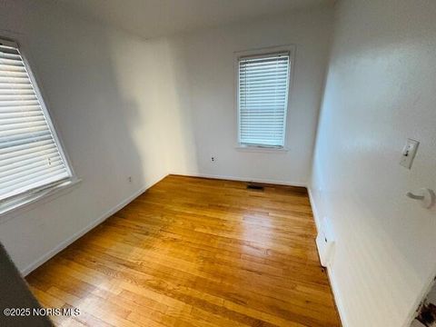Tiny photo for 2819 117th Street, Toledo, OH 43611 (MLS # 10000484)