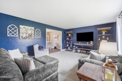 Tiny photo for 2007 Inglewood Road, Holland, OH 43528 (MLS # 10013180)