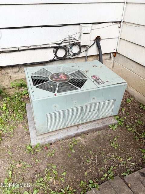Tiny photo for 1712 Hurd Street, Toledo, OH 43605 (MLS # 10011383)