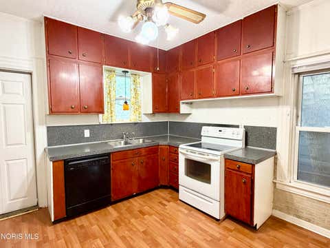 Tiny photo for 1712 Hurd Street, Toledo, OH 43605 (MLS # 10011383)