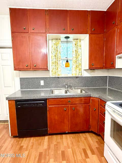 Tiny photo for 1712 Hurd Street, Toledo, OH 43605 (MLS # 10011383)