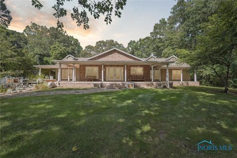 Photo of 8760 Nebraska Avenue, Toledo, OH 43617 (MLS # 6134863)