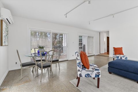 Tiny photo for 405 Forest Drive, Rossford, OH 43460 (MLS # 10005156)