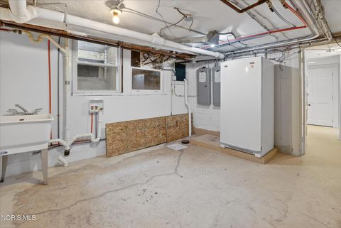 Tiny photo for 405 Forest Drive, Rossford, OH 43460 (MLS # 10005156)