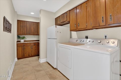 Tiny photo for 405 Forest Drive, Rossford, OH 43460 (MLS # 10005156)