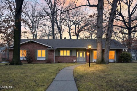 Photo of 4608 Breckenridge Drive, Toledo, OH 43623 (MLS # 10004831)