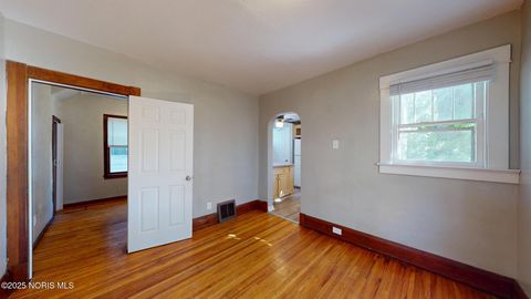 Tiny photo for 819 Geneva Avenue, Toledo, OH 43609 (MLS # 10005233)