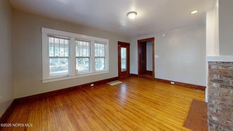 Tiny photo for 819 Geneva Avenue, Toledo, OH 43609 (MLS # 10005233)