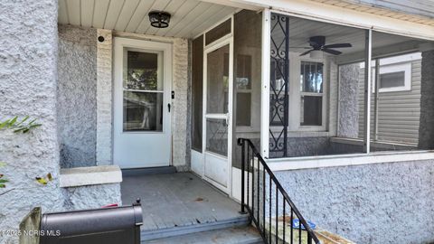 Tiny photo for 819 Geneva Avenue, Toledo, OH 43609 (MLS # 10005233)