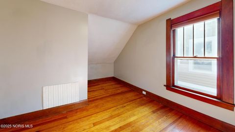 Tiny photo for 819 Geneva Avenue, Toledo, OH 43609 (MLS # 10005233)