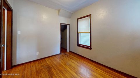 Tiny photo for 819 Geneva Avenue, Toledo, OH 43609 (MLS # 10005233)