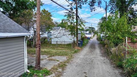 Tiny photo for 819 Geneva Avenue, Toledo, OH 43609 (MLS # 10005233)