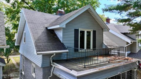 Tiny photo for 819 Geneva Avenue, Toledo, OH 43609 (MLS # 10005233)