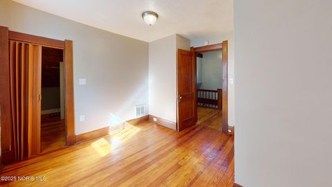 Tiny photo for 819 Geneva Avenue, Toledo, OH 43609 (MLS # 10005233)