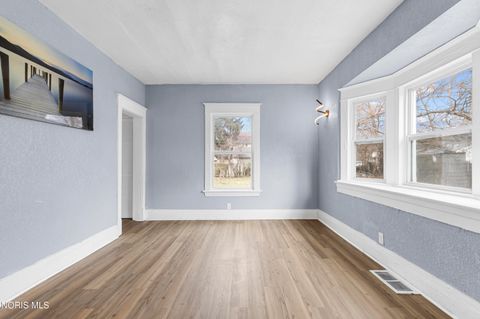 Tiny photo for 2368 Hollywood Avenue, Toledo, OH 43620 (MLS # 10005304)