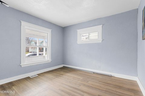 Tiny photo for 2368 Hollywood Avenue, Toledo, OH 43620 (MLS # 10005304)