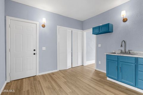 Tiny photo for 2368 Hollywood Avenue, Toledo, OH 43620 (MLS # 10005304)