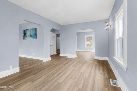 Tiny photo for 2368 Hollywood Avenue, Toledo, OH 43620 (MLS # 10005304)