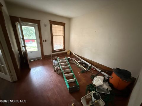 Photo of 2369 Lawrence Avenue, Toledo, OH 43620 (MLS # 10000457) Photo of 2369 Lawrence Avenue, Toledo, OH 43620 (MLS # 10000457)