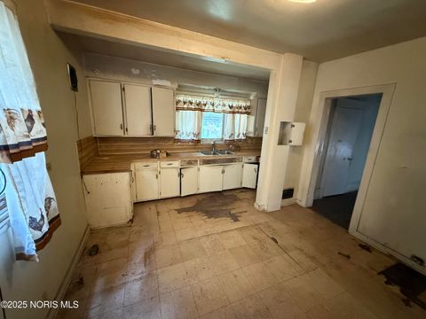 Tiny photo for 2369 Lawrence Avenue, Toledo, OH 43620 (MLS # 10000457)