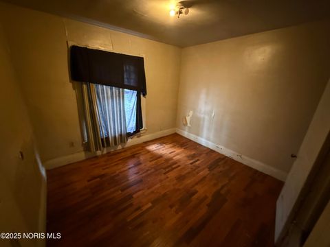 Tiny photo for 2369 Lawrence Avenue, Toledo, OH 43620 (MLS # 10000457)