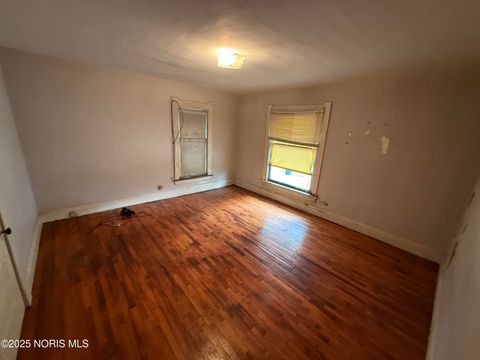 Tiny photo for 2369 Lawrence Avenue, Toledo, OH 43620 (MLS # 10000457)