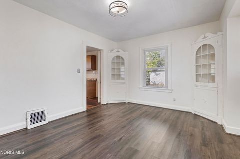 Tiny photo for 1917 Calumet Avenue, Toledo, OH 43607 (MLS # 10007318)