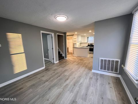 Tiny photo for 1122 Vinal Street, Toledo, OH 43605 (MLS # 10003368)