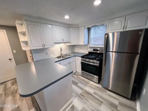 Tiny photo for 1122 Vinal Street, Toledo, OH 43605 (MLS # 10003368)