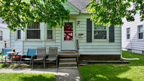 Photo of 917 Eleanor Avenue, Toledo, OH 43612 (MLS # 10007056)