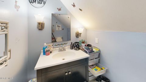 Tiny photo for 917 Eleanor Avenue, Toledo, OH 43612 (MLS # 10007056)