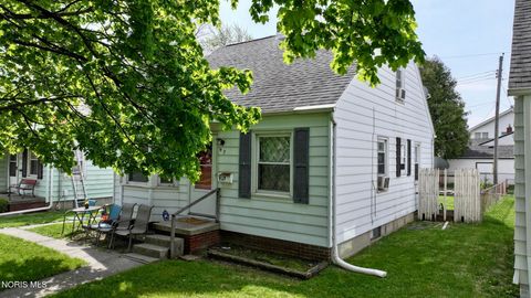 Tiny photo for 917 Eleanor Avenue, Toledo, OH 43612 (MLS # 10007056)