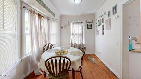 Tiny photo for 917 Eleanor Avenue, Toledo, OH 43612 (MLS # 10007056)