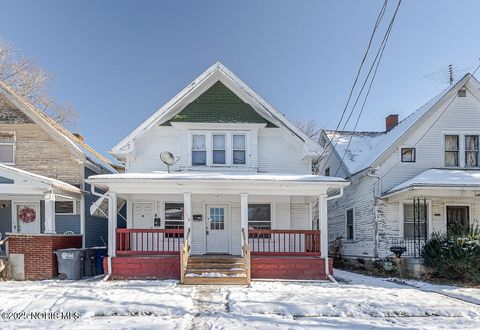 Photo of 2824 Chestnut Street, Toledo, OH 43608 (MLS # 10002088)