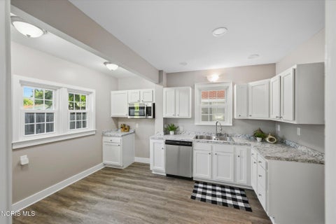 Tiny photo for 1472 Craigwood Road, Toledo, OH 43612 (MLS # 10010408)