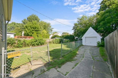 Tiny photo for 1472 Craigwood Road, Toledo, OH 43612 (MLS # 10010408)