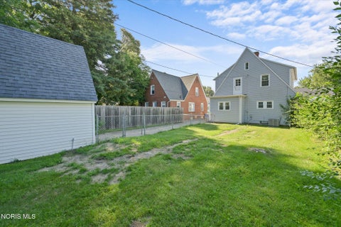 Tiny photo for 1472 Craigwood Road, Toledo, OH 43612 (MLS # 10010408)