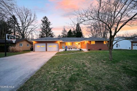 Photo of 915 Carol Road, Bowling Green, OH 43402 (MLS # 10005244)