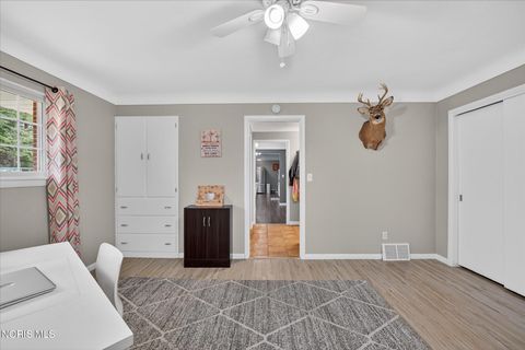 Tiny photo for 915 Carol Road, Bowling Green, OH 43402 (MLS # 10005244)