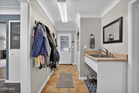 Tiny photo for 915 Carol Road, Bowling Green, OH 43402 (MLS # 10005244)