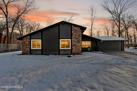 Photo of 1913 Sherwood Drive, Defiance, OH 43512 (MLS # 10001906)