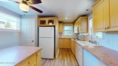 Tiny photo for 819 Geneva Avenue, Toledo, OH 43609 (MLS # 10000300)