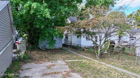 Tiny photo for 819 Geneva Avenue, Toledo, OH 43609 (MLS # 10000300)