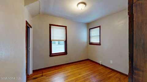 Tiny photo for 819 Geneva Avenue, Toledo, OH 43609 (MLS # 10000300)